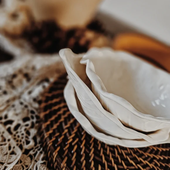 Vintage Handmade Set Of White Cabbage Ceramic Bowls - Picture 3 of 6
